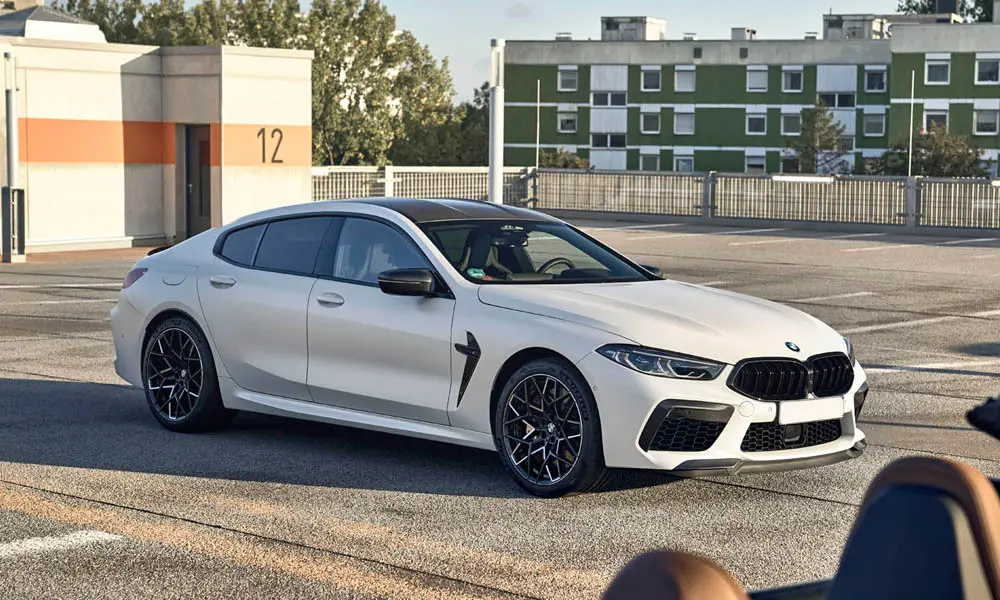 BMW M8 Gran Coupe (2022) — вид спереди, фото 3