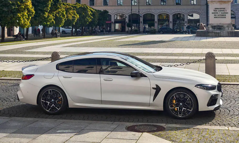 Фото BMW M8 Gran Coupe (2022) — вид спереди, фото 5. Оптика, решётка и бампер — первое впечатление о модели BMW M8 Gran Coupe (2022) — вид спереди, фото 5