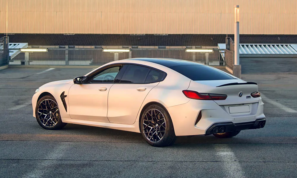 BMW M8 Gran Coupe (2022) — вид сзади, фото 3