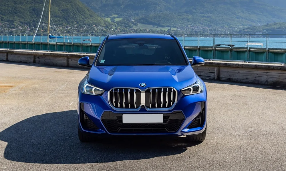 BMW X1 (2024) — вид спереди, фото 2
