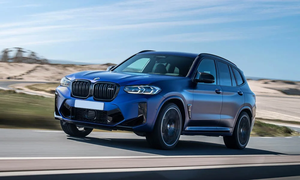 Фото BMW X3 M (2024) — вид спереди, фото 9. Оптика, решётка и бампер — первое впечатление о модели BMW X3 M (2024) — вид спереди, фото 9
