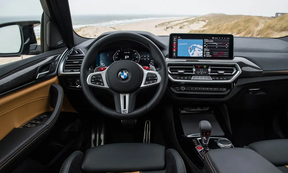 Фото BMW X3 M (2024) — руль. Штурвал-йок вместо классического руля — авангардное решение BMW X3 M (2024) — руль