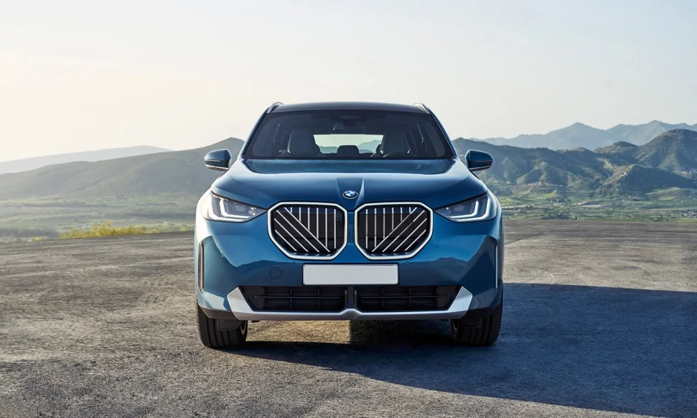 BMW X3 (2024) — вид спереди, фото 2
