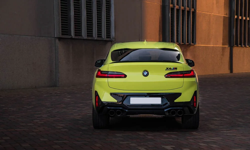 Фото BMW X4 M (2024) — вид сзади, фото 5. Графика фонарей, бампер и оформление пятой двери BMW X4 M (2024) — вид сзади, фото 5