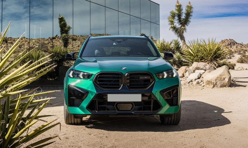 BMW X5 M (2024) — вид спереди, фото 2