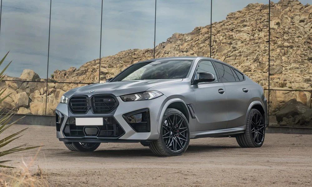 BMW X6 M (2024) — вид спереди, фото 2