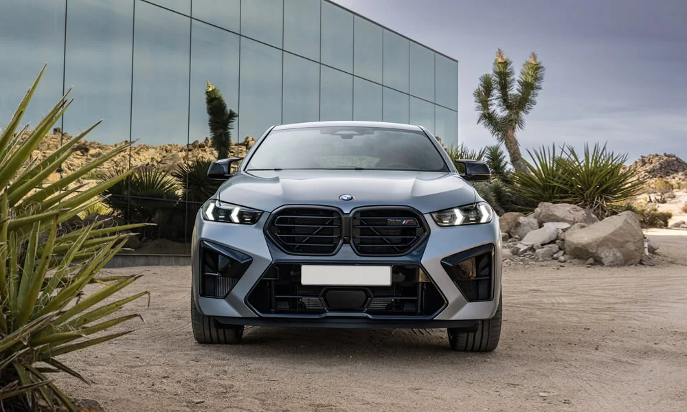 BMW X6 M (2024) — вид спереди, фото 3