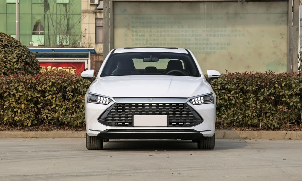 BYD Qin Plus (2024) — вид спереди, фото 2