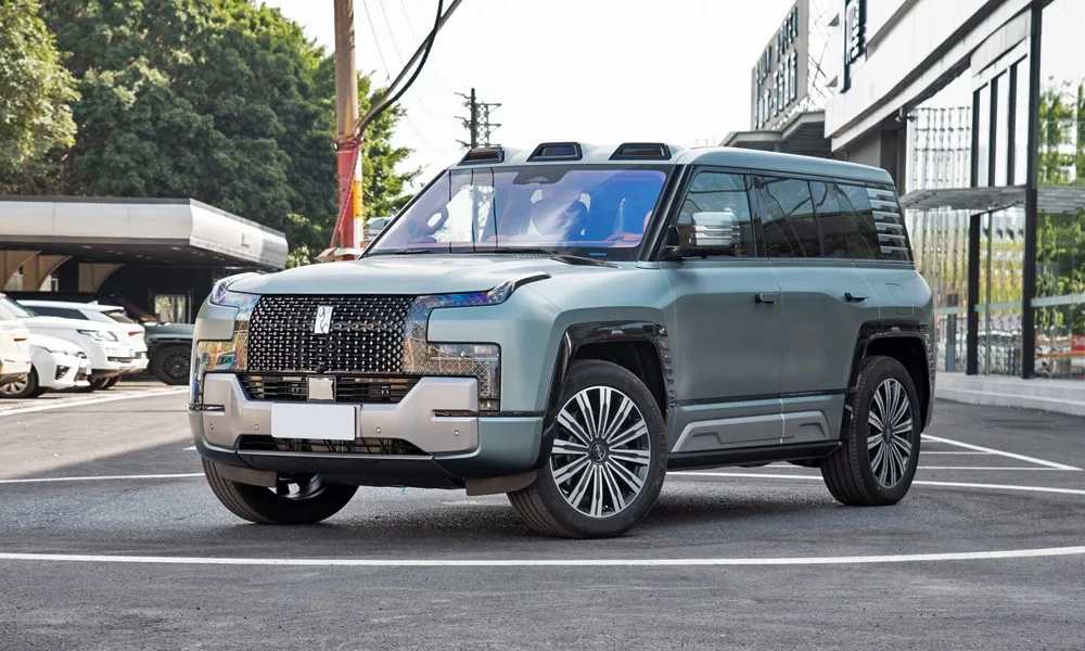 BYD Yangwang U8 (2024) — вид спереди