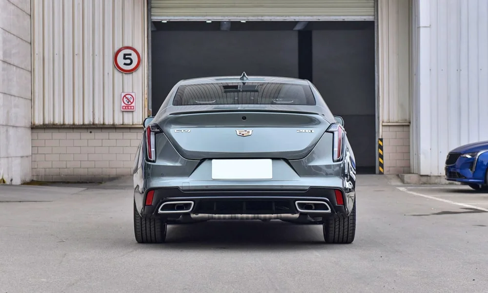 Cadillac CT4 (2024) — вид сзади, фото 3