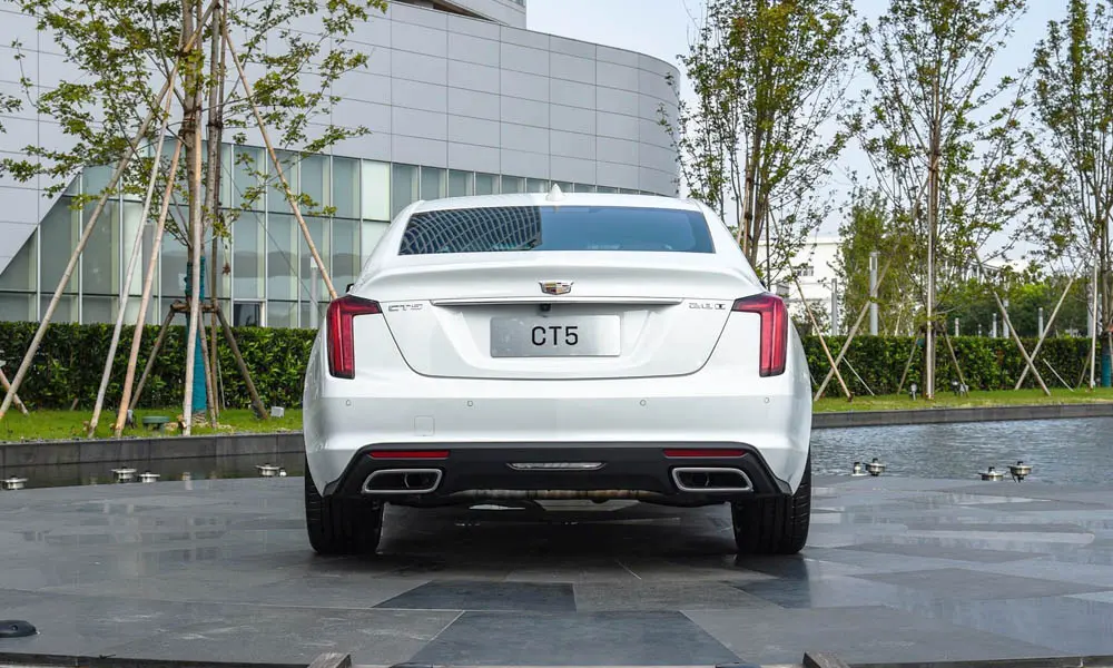Cadillac CT5 (2024) — вид сзади, фото 2