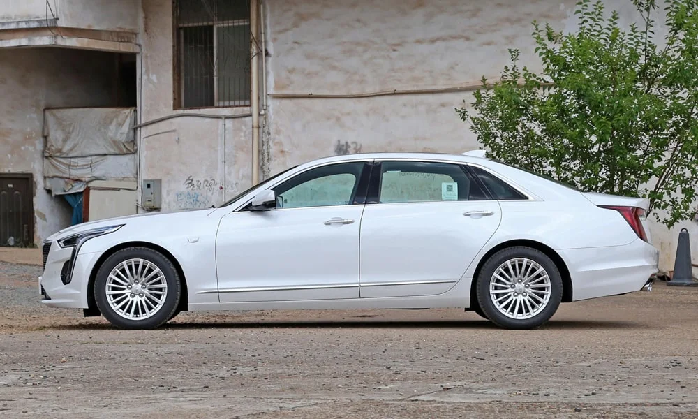 Cadillac CT6 — вид сбоку