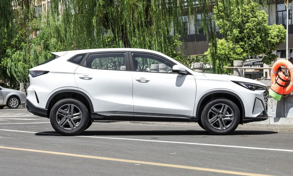 Changan CS35 Max (2026) — вид сбоку, фото 2