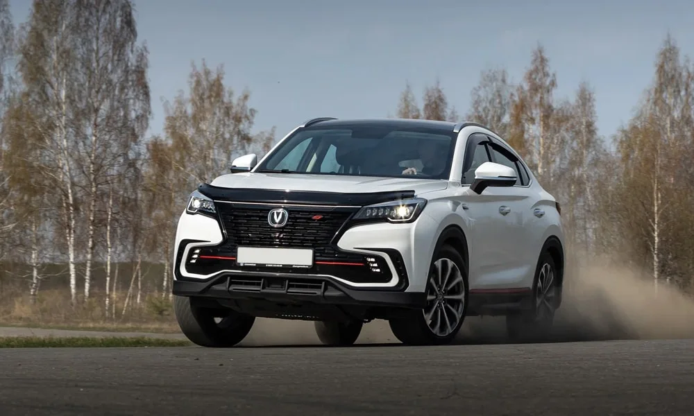 Changan CS85 Coupe (2023) — вид спереди, фото 3