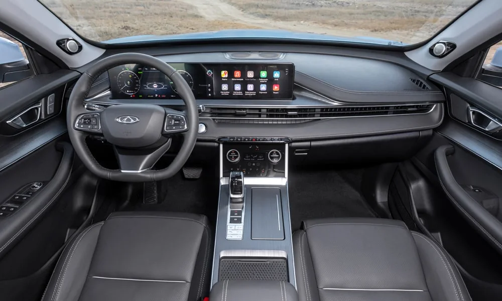 Фото Chery Tiggo 7 Pro Plug-in Hybrid (2023) — передняя панель. Компоновка экранов, дефлекторов и консоли. Мягкие материалы верхнего яруса и вставки задают уровень интерьера Chery Tiggo 7 Pro Plug-in Hybrid (2023) — передняя панель