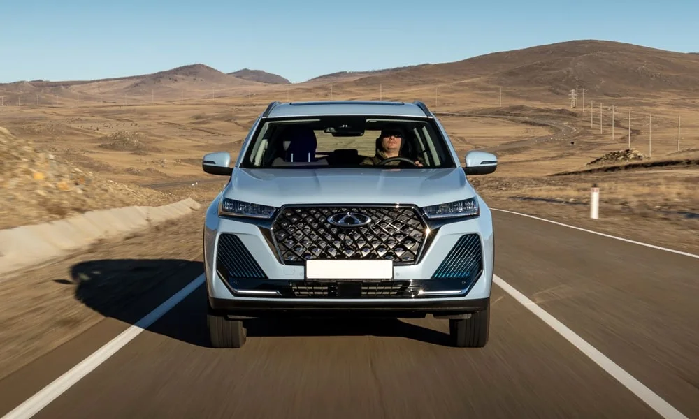 Фото Chery Tiggo 7 Pro Plug-in Hybrid (2023) — вид спереди, фото 4. Анфас: пропорции капота, посадка кузова и графика ходовых огней Chery Tiggo 7 Pro Plug-in Hybrid (2023) — вид спереди, фото 4