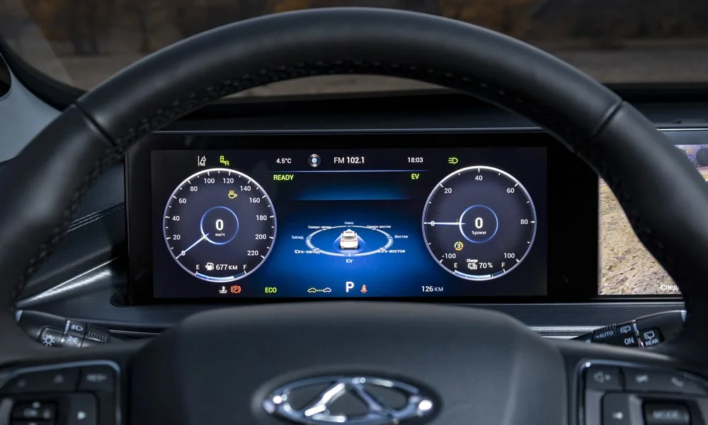 Фото Chery Tiggo 7 Pro Plug-in Hybrid (2023) — приборная панель. Скорость, запас хода и подсказки ассистентов перед глазами. Компоновка приборов настраивается в меню у большинства версий Chery Tiggo 7 Pro Plug-in Hybrid (2023) — приборная панель