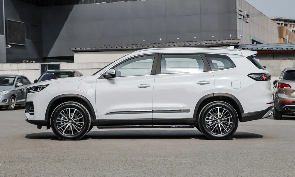 Chery Tiggo 8 Pro e+ (2023) — вид сбоку