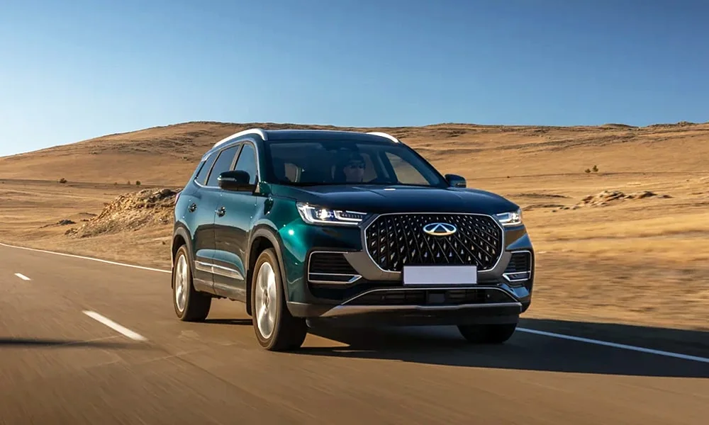 Фото Chery Tiggo 8 Pro Plug-in Hybrid (2023) — вид спереди, фото 9. Оптика, решётка и бампер — первое впечатление о модели. Дневные ходовые огни включаются автоматически с запуском Chery Tiggo 8 Pro Plug-in Hybrid (2023) — вид спереди, фото 9