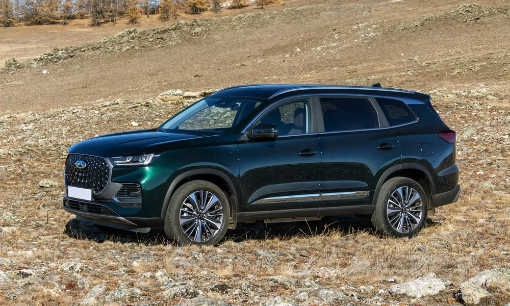 Фото Chery Tiggo 8 Pro Plug-in Hybrid (2023) — вид спереди, фото 10. Оптика, решётка и бампер — первое впечатление о модели. Рисунок ходовых огней — подпись модели, по нему её узнают в потоке Chery Tiggo 8 Pro Plug-in Hybrid (2023) — вид спереди, фото 10