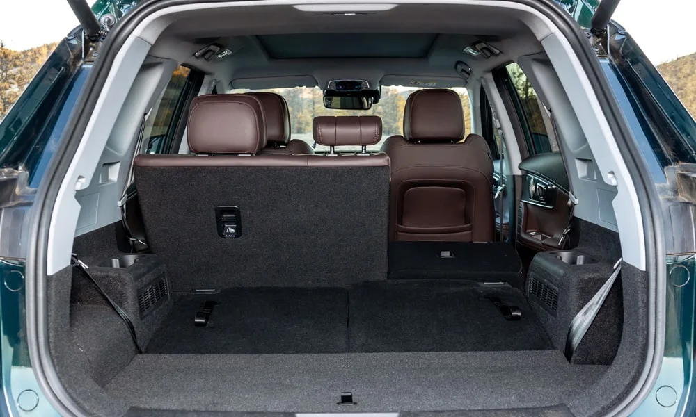 Фото Chery Tiggo 8 Pro Plug-in Hybrid (2023) — багажник, фото 3. Грузовой отсек с открытой дверью: погрузочная высота и ширина проёма. Под полом обычно размещены органайзер, докатка или ремкомплект Chery Tiggo 8 Pro Plug-in Hybrid (2023) — багажник, фото 3