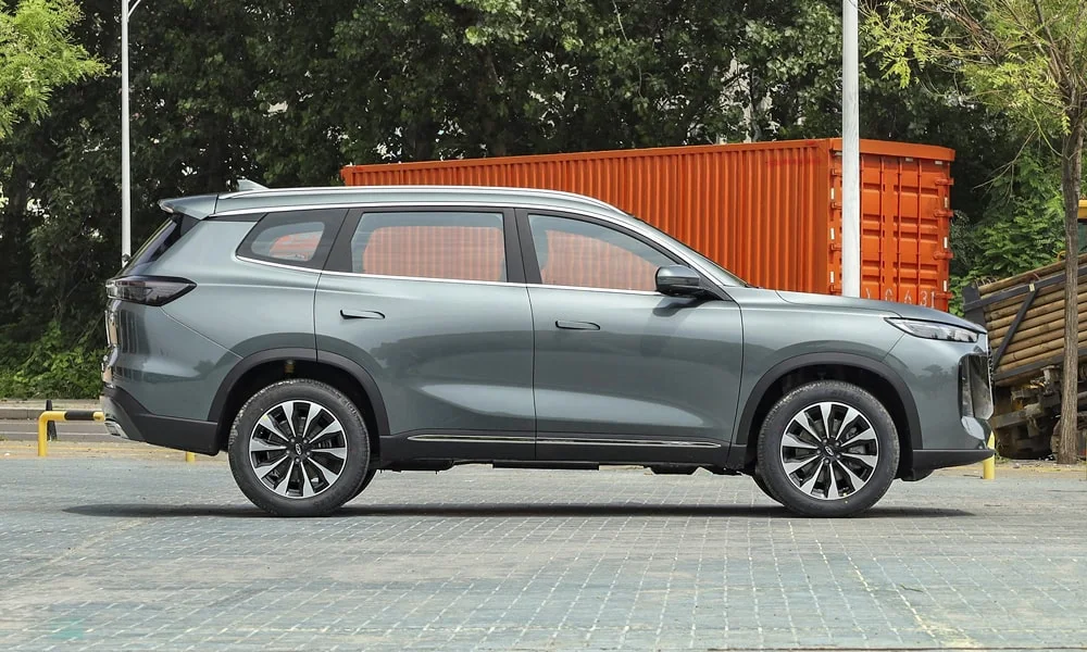 Chery Tiggo 8 Pro (2024) — вид сбоку, фото 2