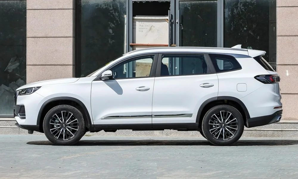 Chery Tiggo 8 (2024) — вид сбоку