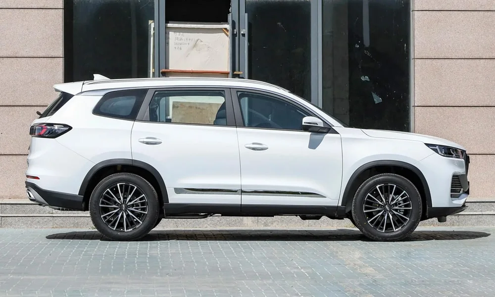 Chery Tiggo 8 (2024) — вид сбоку, фото 2