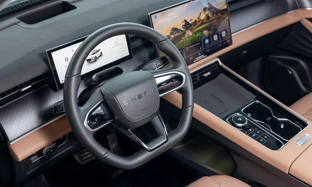 Фото Chery Tiggo 9 (2024) — приборная панель. Экран приборов за рулём — вся ходовая информация перед глазами Chery Tiggo 9 (2024) — приборная панель