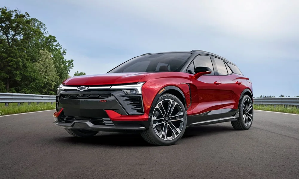 Фото Chevrolet Blazer (2024) — вид спереди, фото 7. Оптика, решётка и бампер — первое впечатление о модели. Дневные ходовые огни включаются автоматически с запуском Chevrolet Blazer (2024) — вид спереди, фото 7