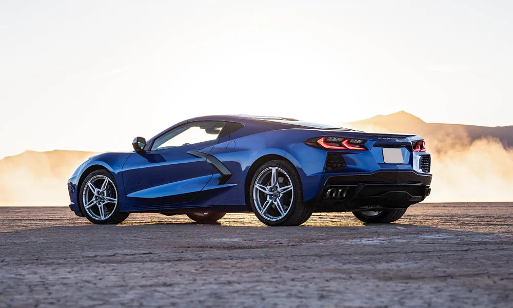 Фото Chevrolet Corvette — вид сзади, фото 4. Графика фонарей, бампер и оформление пятой двери Chevrolet Corvette — вид сзади, фото 4