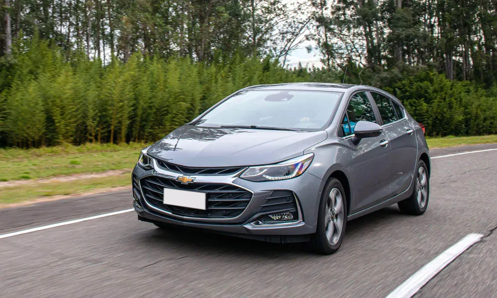 Chevrolet Cruze хэтчбек — вид спереди, фото 2