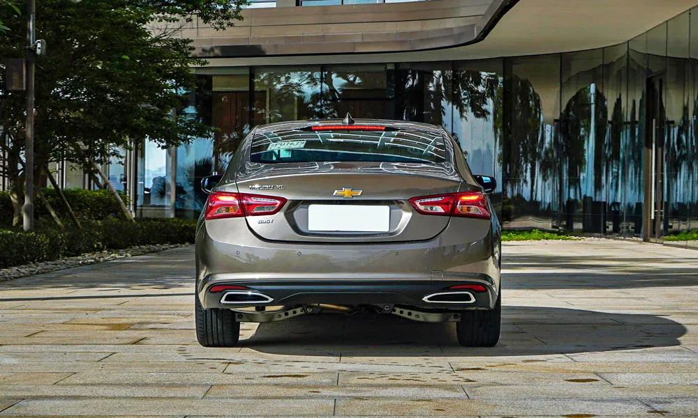 Chevrolet Malibu (2024) — вид сзади, фото 2