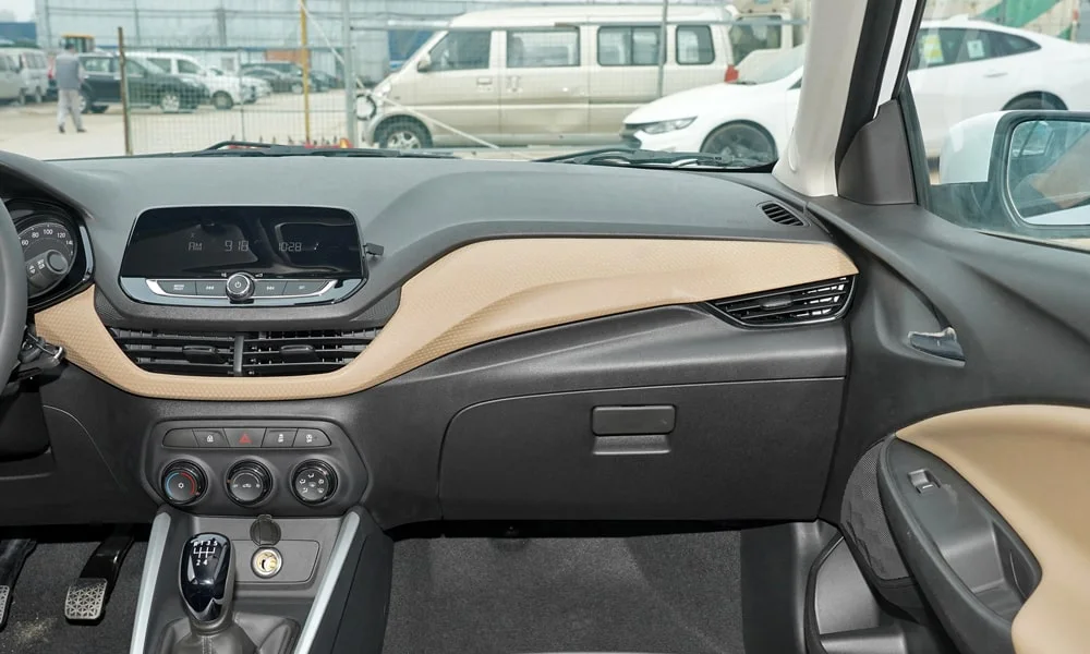 Фото Chevrolet Onix (2024) — передняя панель. Компоновка экранов, дефлекторов и консоли Chevrolet Onix (2024) — передняя панель