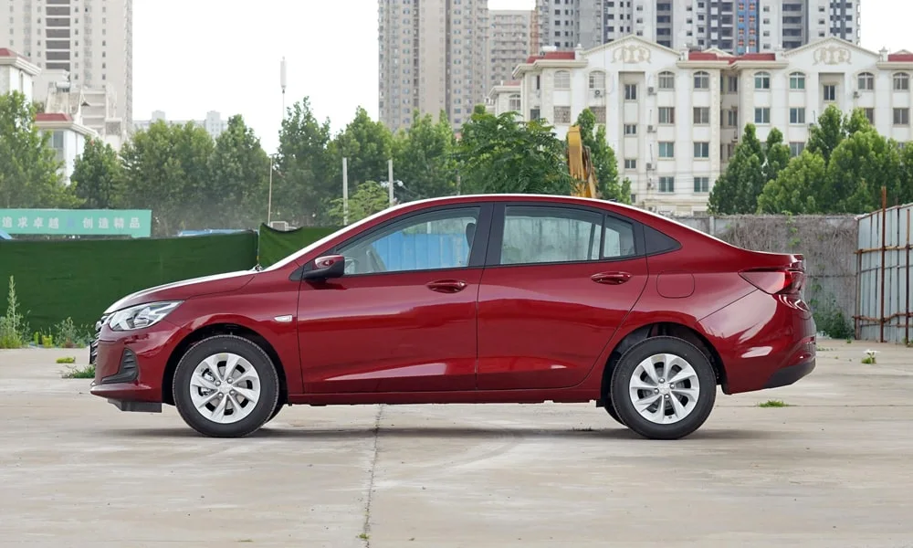Chevrolet Onix (2024) — вид сбоку
