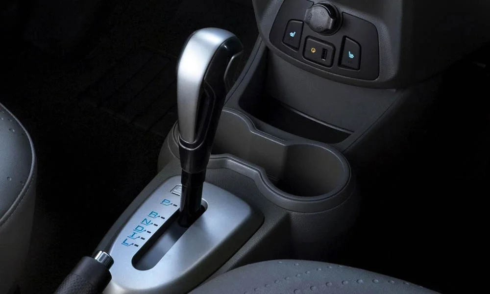 Фото Chevrolet Spark — селектор коробки передач. Селектор трансмиссии на центральной консоли Chevrolet Spark — селектор коробки передач