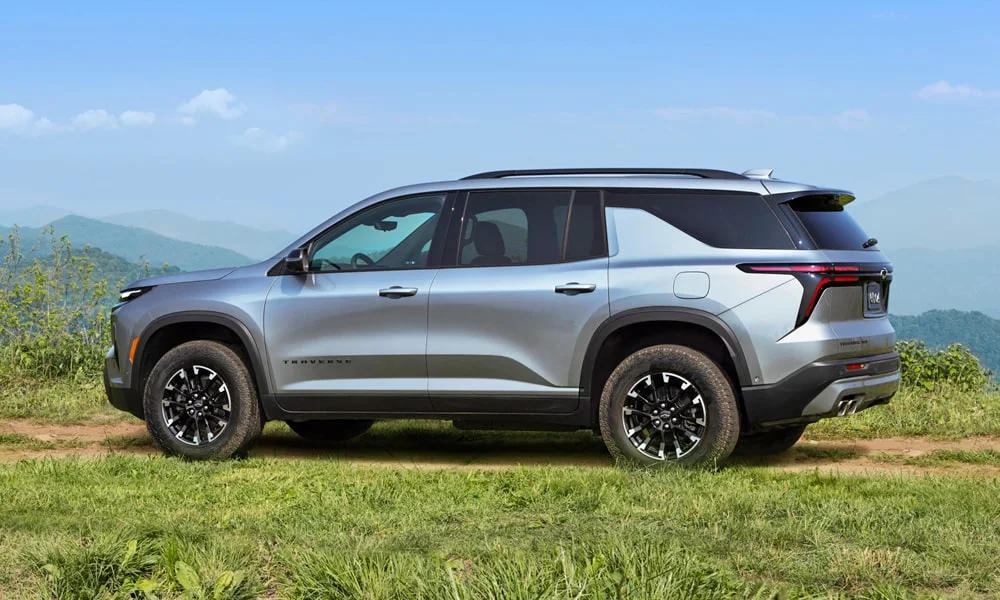 Chevrolet Traverse (2024) — вид сзади, фото 2