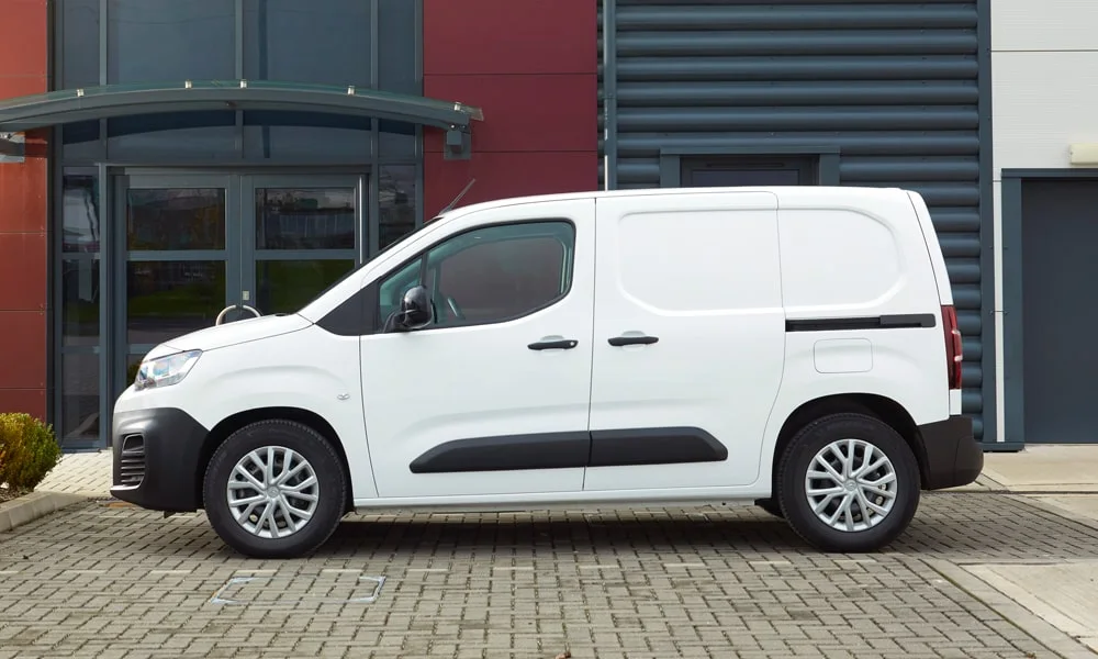 Citroen Berlingo (2024) — вид сбоку, фото 2