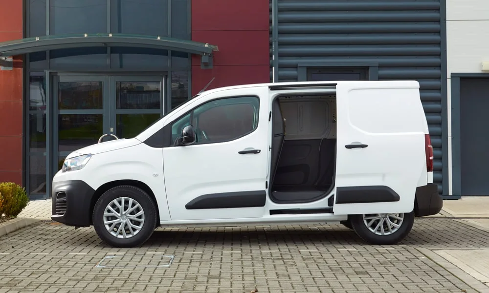 Citroen Berlingo (2024) — вид сбоку, фото 3