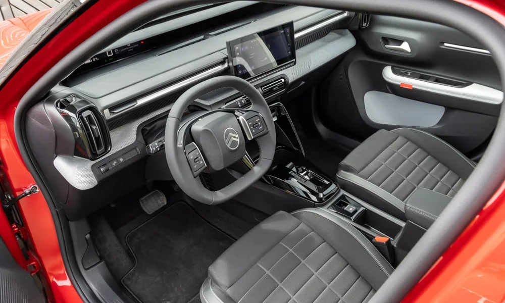 Фото Citroen C3 Aircross (2024) — передняя панель. Компоновка экранов, дефлекторов и консоли Citroen C3 Aircross (2024) — передняя панель
