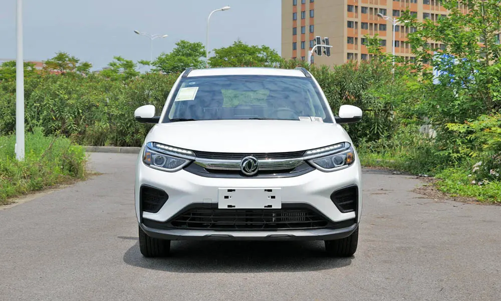 Dongfeng AX4 (2024) — вид спереди, фото 2