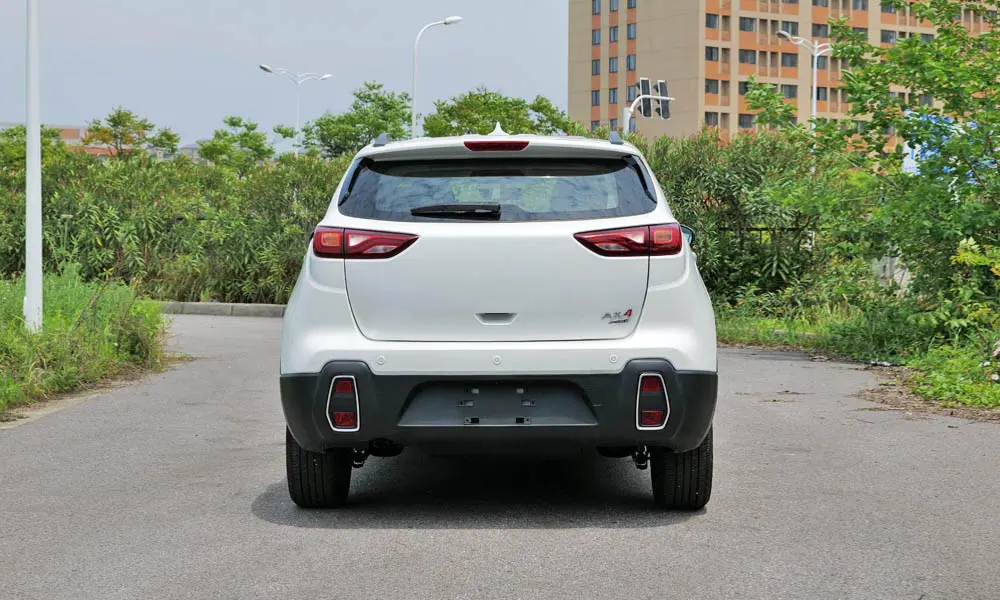 Dongfeng AX4 (2024) — вид сзади, фото 2