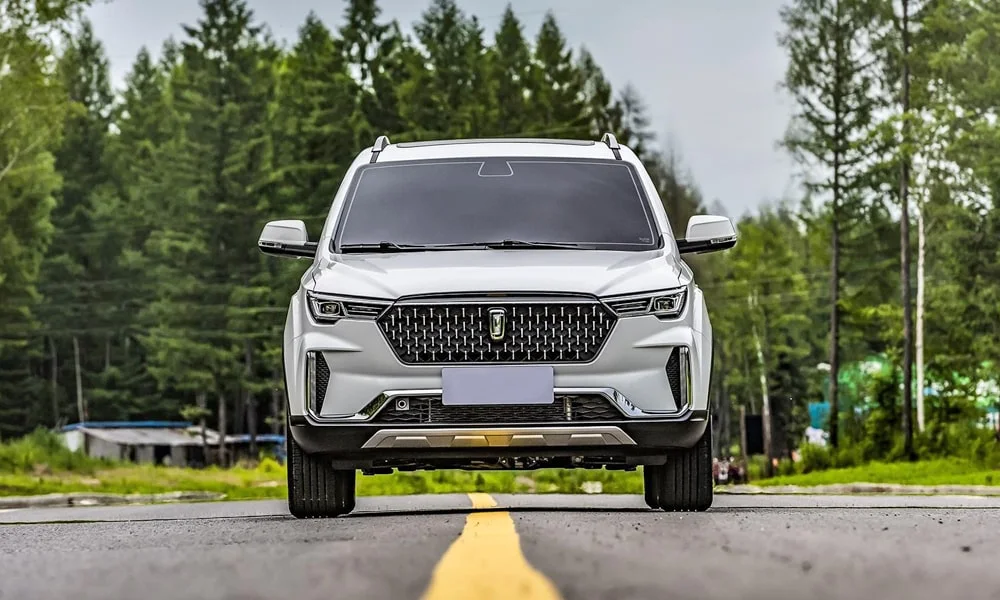 Фото FAW Besturn X40 (2024) — вид спереди, фото 4. Оптика, решётка и бампер — первое впечатление о модели FAW Besturn X40 (2024) — вид спереди, фото 4