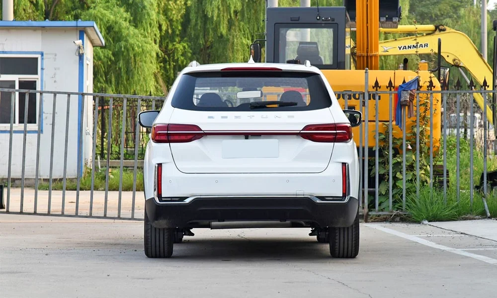 FAW Besturn X40 (2024) — вид сзади, фото 3