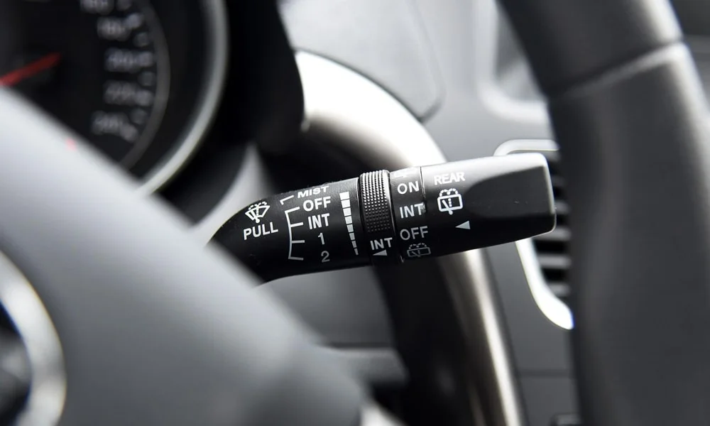 Фото FAW Besturn X80 — подрулевой переключатель. Все ежедневные функции — под пальцами, на рычагах у руля FAW Besturn X80 — подрулевой переключатель