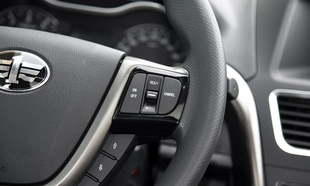 Фото FAW Besturn X80 — интерьер, фото 5. Общий план салона: архитектура панели, консоль и кресла FAW Besturn X80 — интерьер, фото 5
