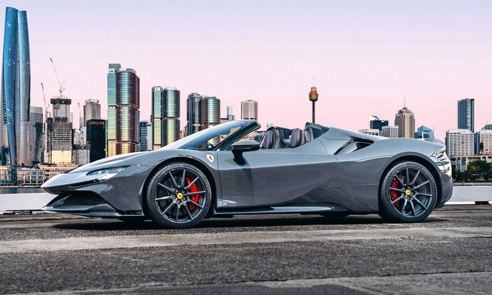Ferrari SF90 Spider — вид спереди, фото 3