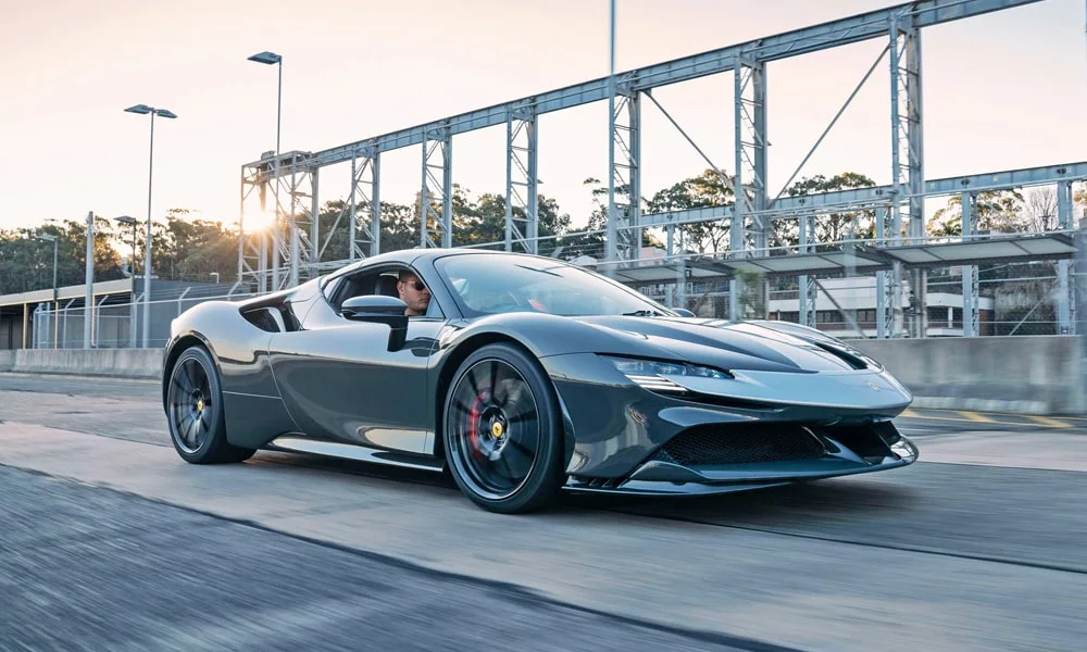 Ferrari SF90 Spider — вид спереди, фото 4