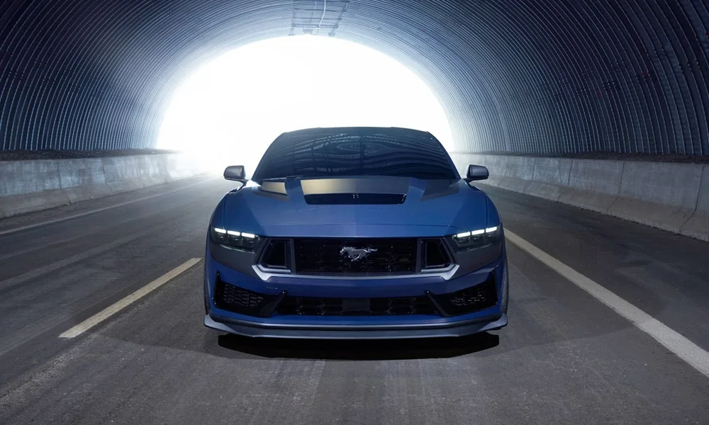 Ford Mustang (2024) — вид спереди, фото 3