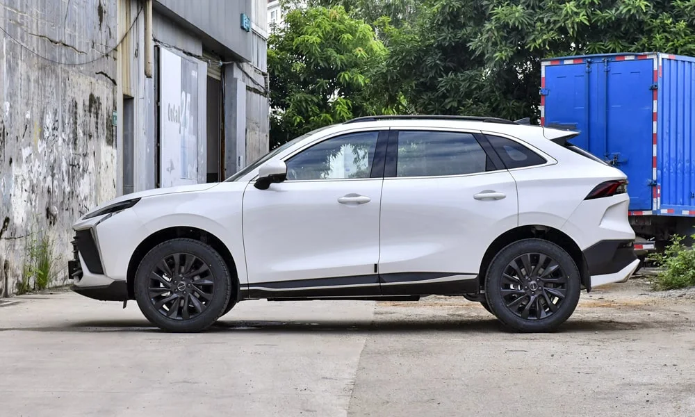 Forthing T5 Evo (2023) — вид сбоку